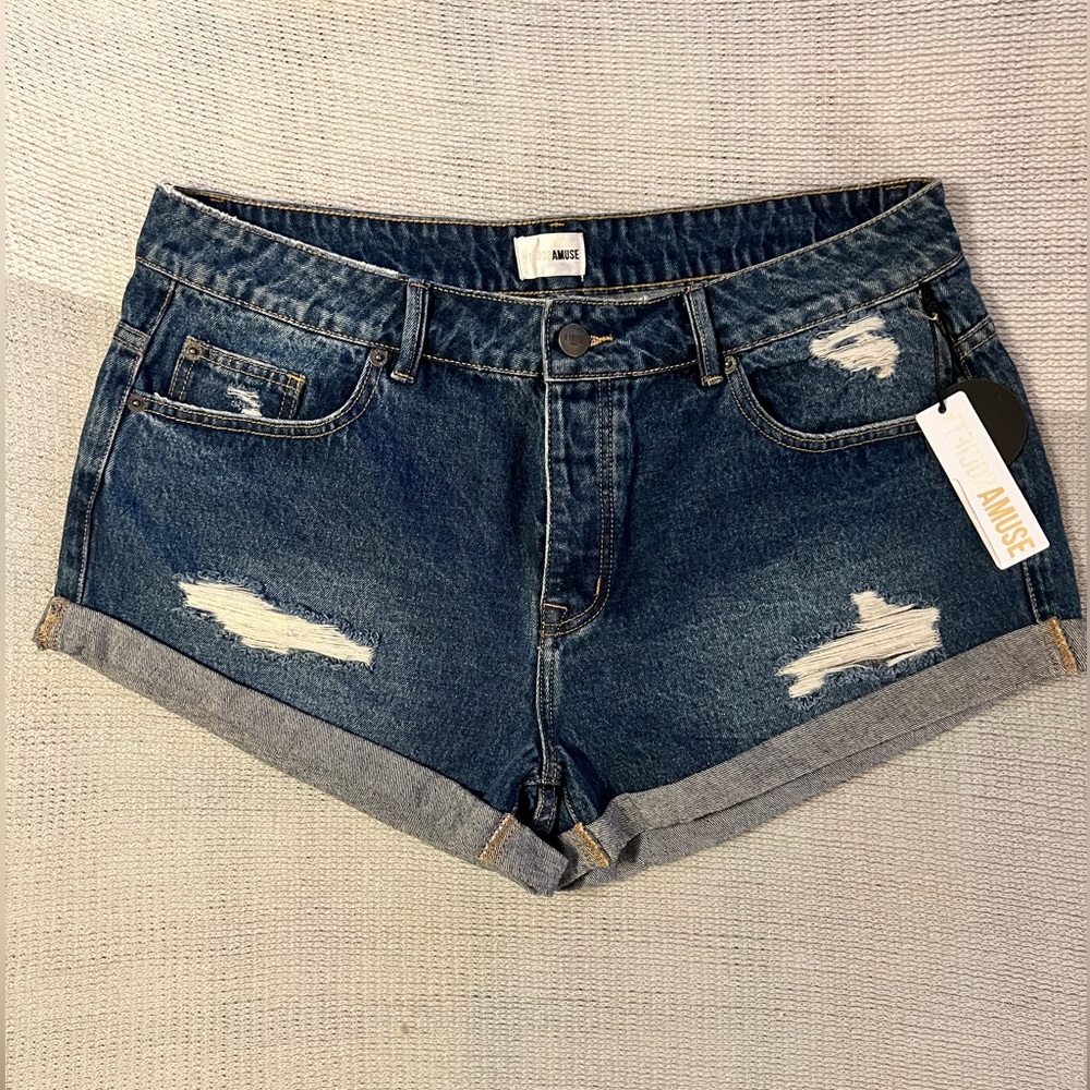 NWT Amuse Society Crossroads Denim Shorts. Size 30